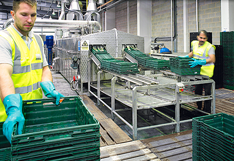 Linpac awash with clean-up capacity The new technology at Linpac can clean 30,000 trays every single day.