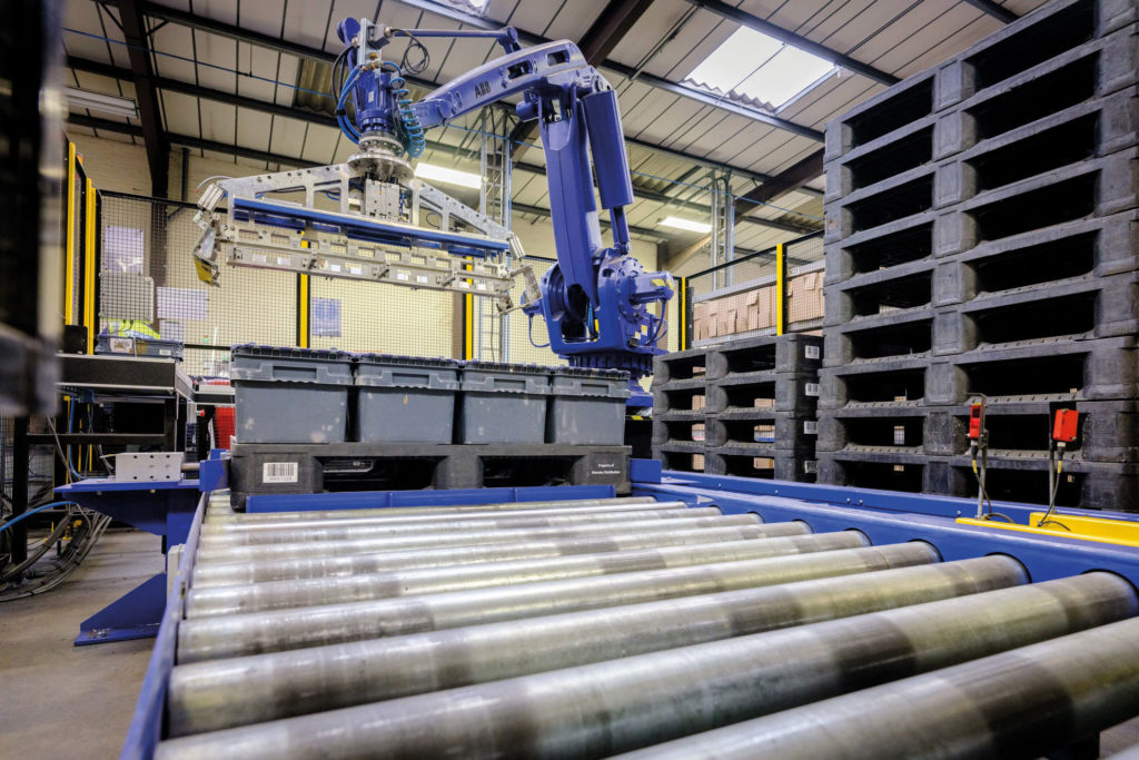 Plastic pallets in automation