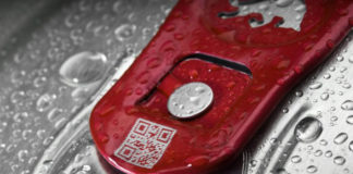 lid of a can with QR code on it