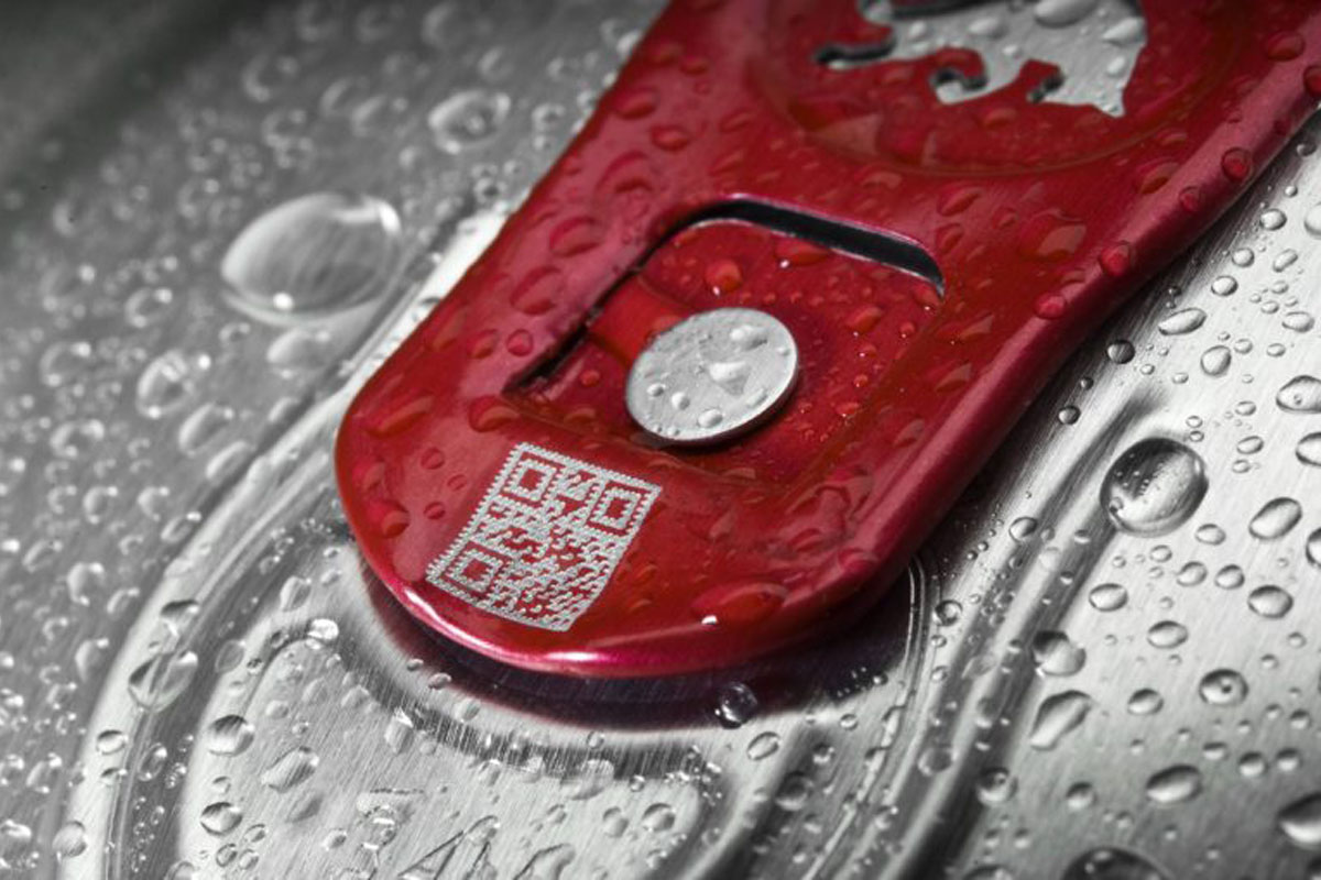 lid of a can with QR code on it