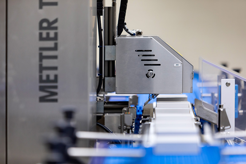 Checkweigher - view from the side showing conveyor to sorting station