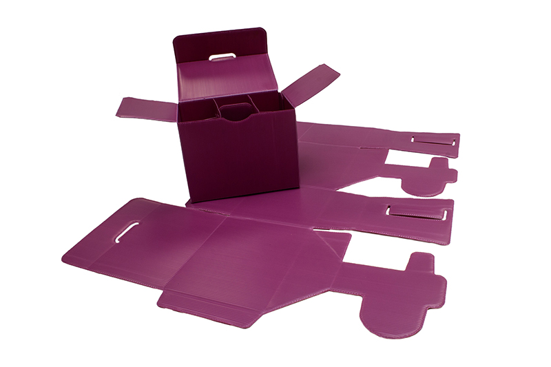 Protective plastic packaging with closed edges