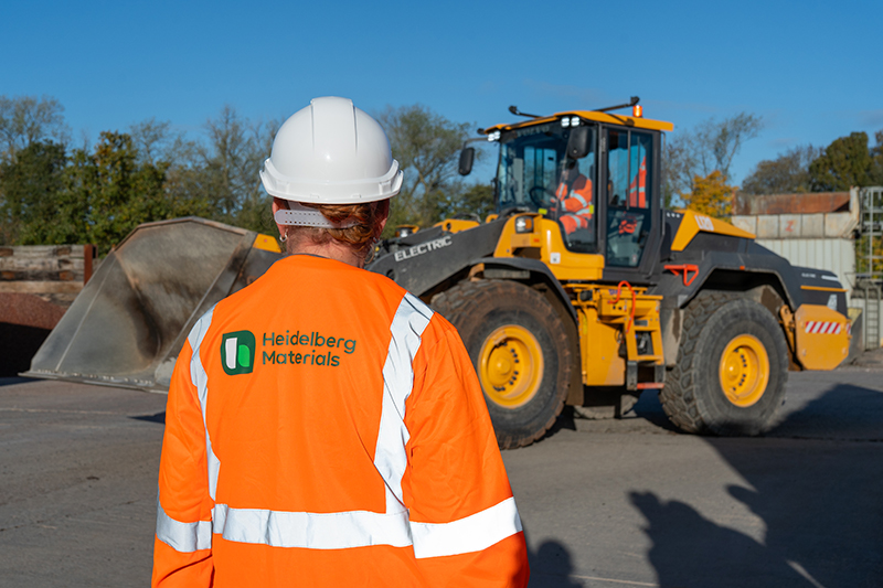 Electric wheel loader