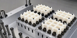 Macpac thermoforming machine with integrated punch and die functionality
