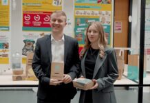Students’ innovative sealing system wins Deliveroo packaging competition Deliveroo packaging